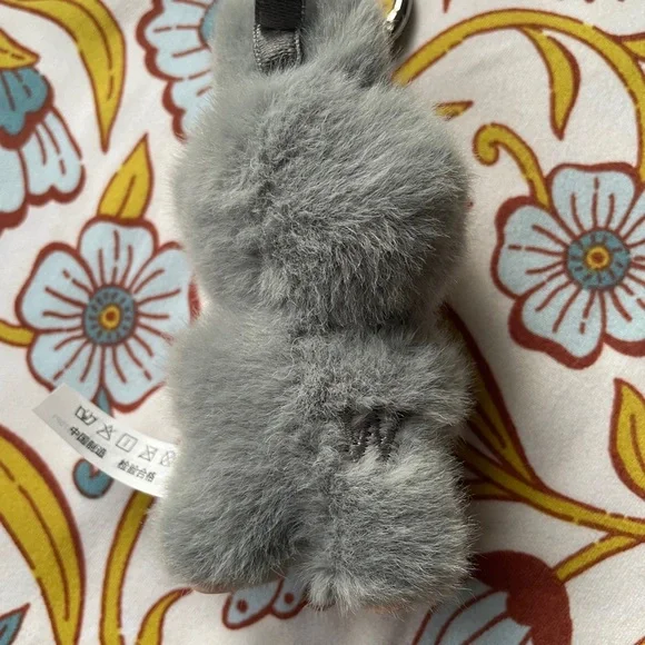 POP MART THE MONSTERS Labubu Pin for Love - Vinyl Plush Pendant “W” - Picture 3 of 4